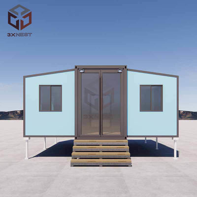 บ้านคอนเทนเนอร์ปีกคู่ที่มีระเบียง พลาวู้ดพื้นหินหญ้าแซนวิชแพนลท์